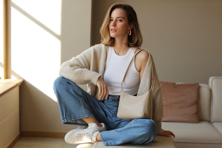 10+ Baggy Jeans Outfit Ideas With a Cardigan to Try