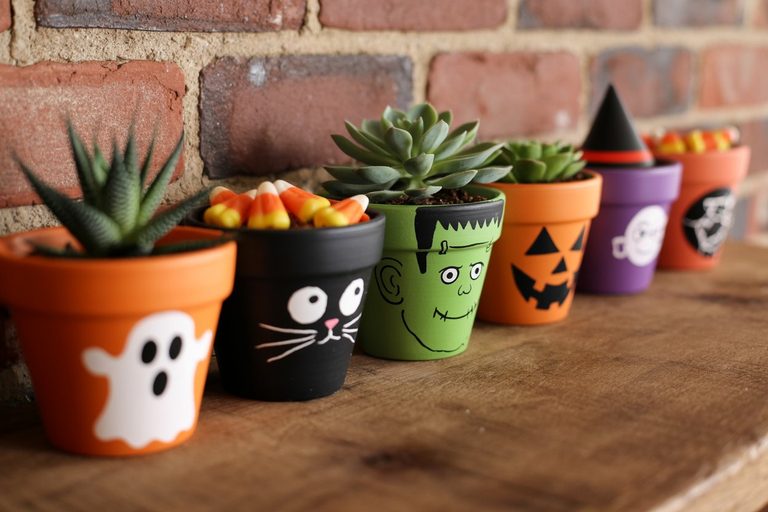 How to Make Halloween Flower Pots (Easy Tutorial)